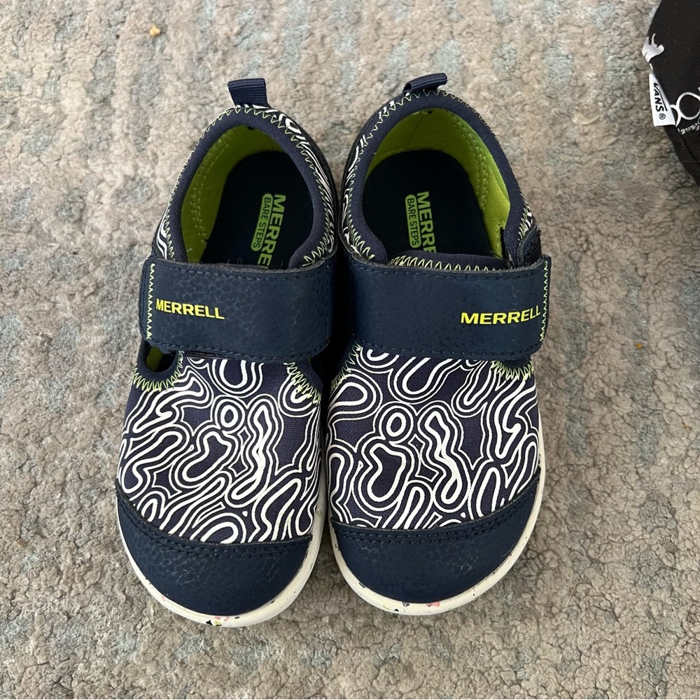 Merrell toddler water shoes size 8.5